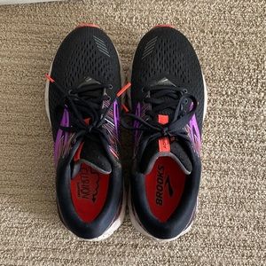 Brooks Adrenaline 19s in size 8.5